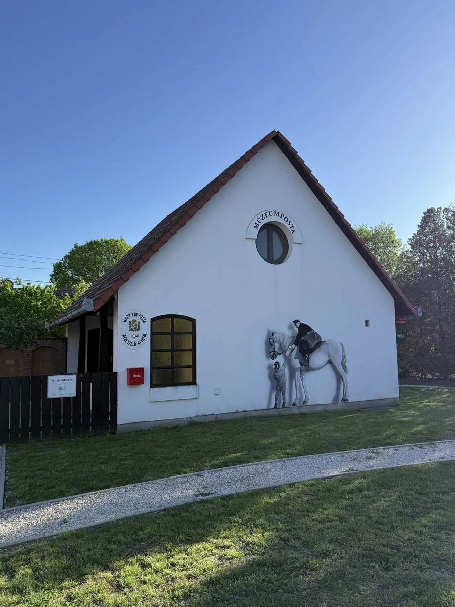 A mártélyi Múzeumposta épülete