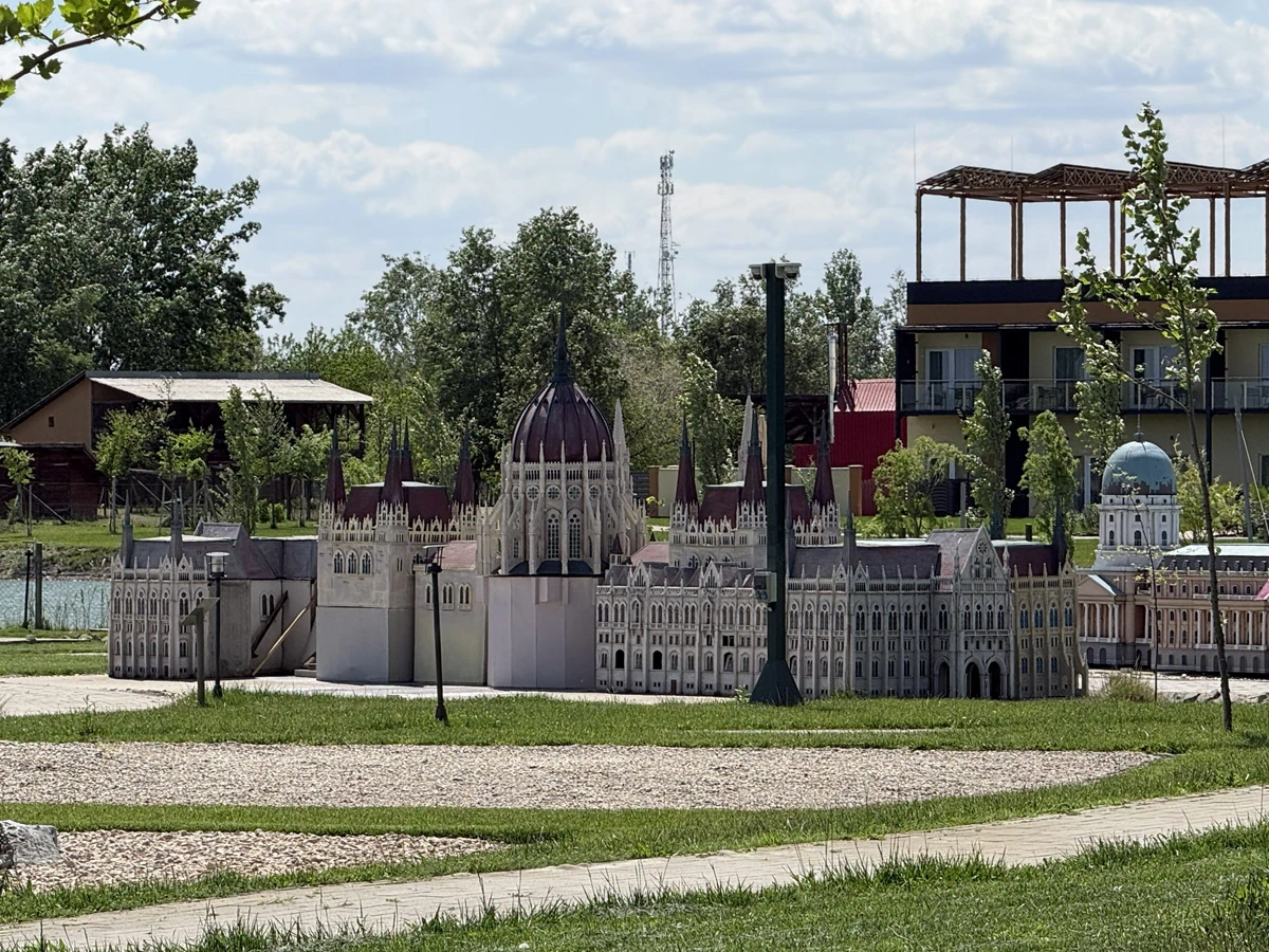 A mórahalmi Ezer Év Parkjának részlete